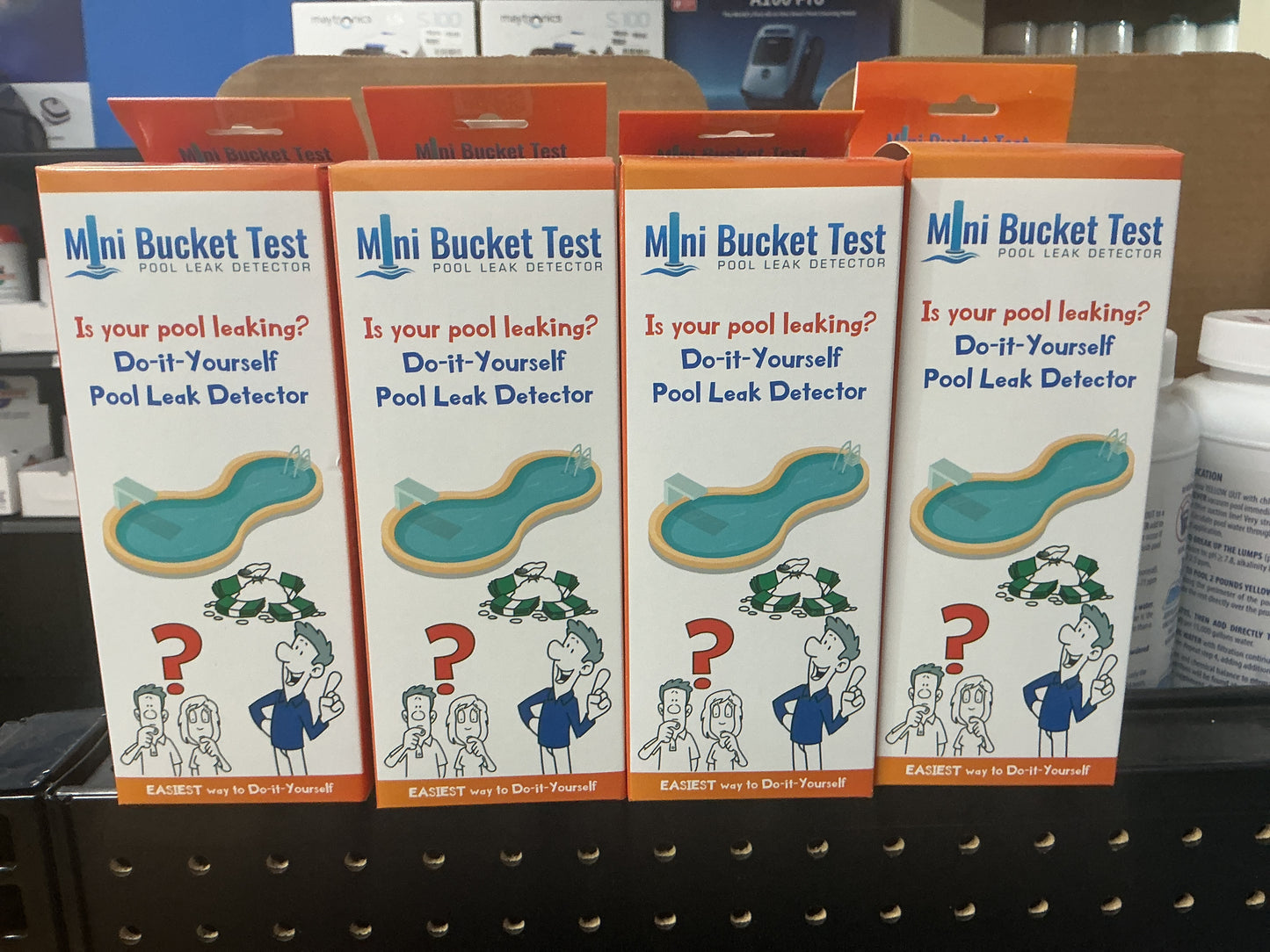 Mini bucket test pool leak detector